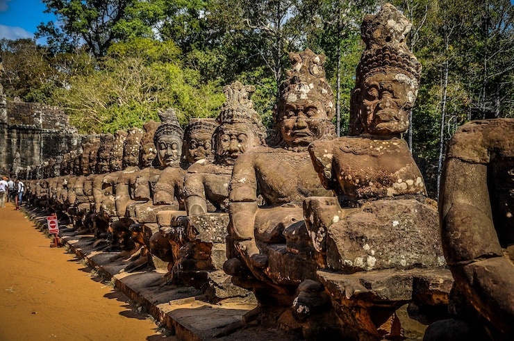 Fotoğraf statue of a temple