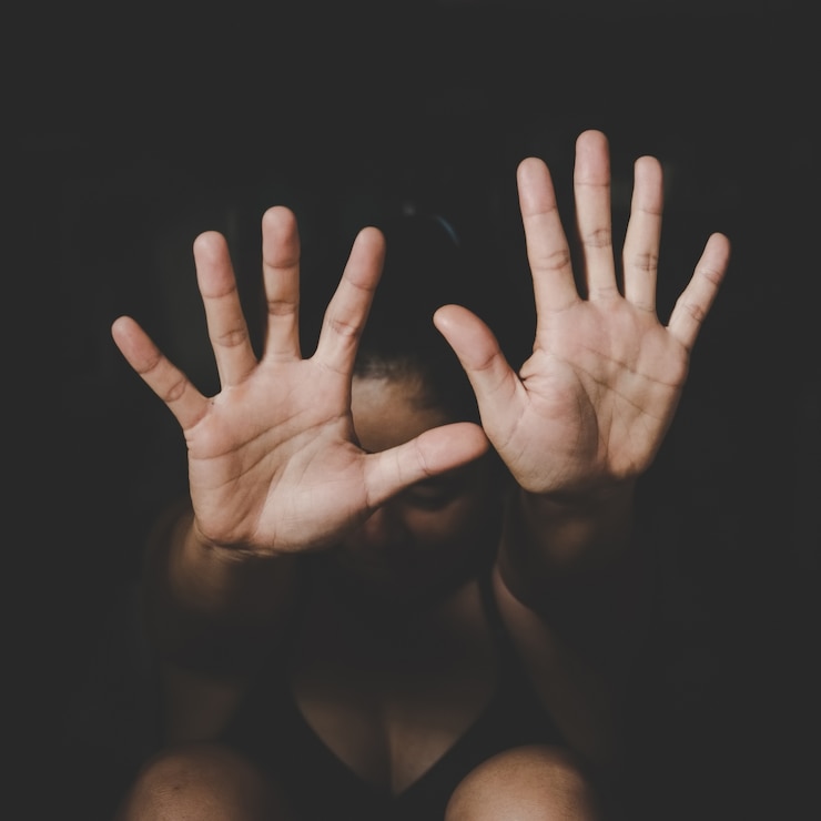 Fotoğraf stop hand of woman sign of discrimination or anti violence symbol 