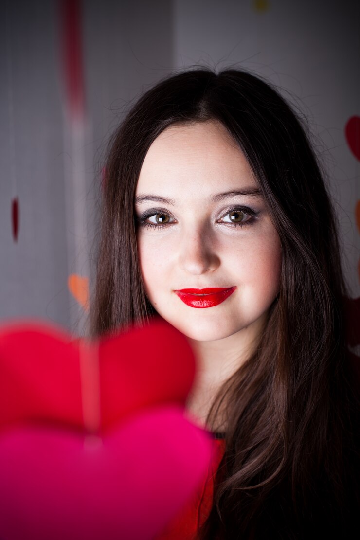 Fotoğraf woman on valentine's day 