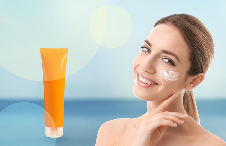 Fotoğraf young woman and tube with sun protection cream on blurred background