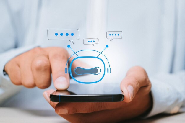 Chatbot tekoäly - digitaalisen asiakaspalvelusovelluksen konsepti. Mies käyttää tietokonetta ja mobiililaitetta