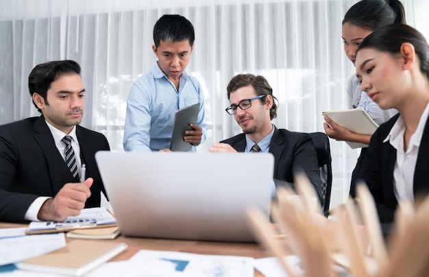 Diverse of business people discuss business Habiliment