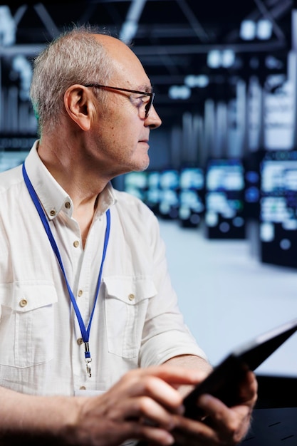 Efficient mechanic in data center providing dedicated VPN servers able to deliver encrypted sensitive data, intensified privacy, online anonymity and secure internet connections to users