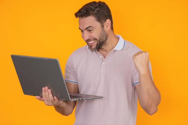 Entrepreneur working with a laptop Business man man using laptop computer on studio background Thoughtful caucasian businessman in eyeglasses looking at computer screen working online Freelance