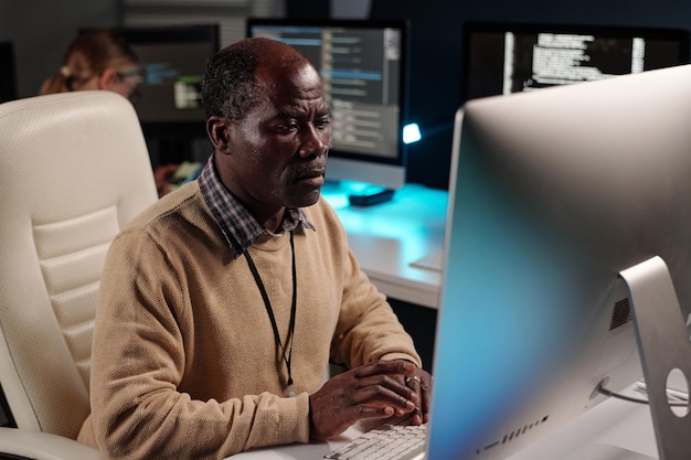 Experienced male it support manager