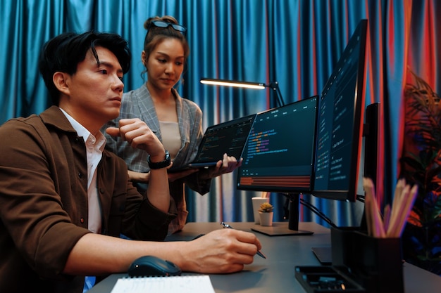 It developers discussing intelligent website with laptop showing data infobahn