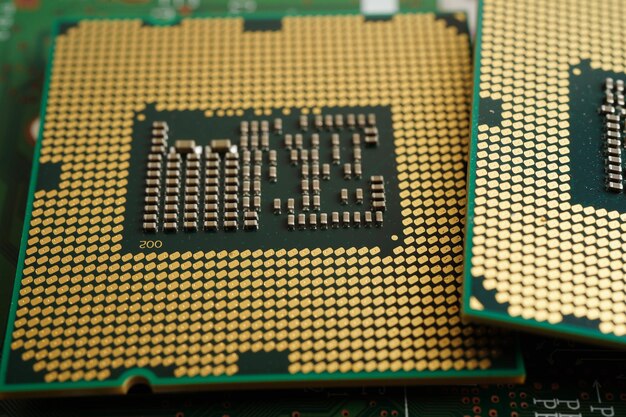 Kannettavan elektronisen tietokoneen laitteiston ja teknologian piirilevyn korjaus ja päivitys