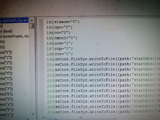 Koko ruudun kuva tietokoneen näytöstä ohjelmointikielellä