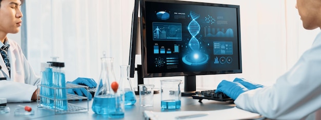 Omistautunut tutkijaryhmä työskentelee edistyneen biotekniikan tietokoneohjelmiston parissa tutkiakseen tai analysoidakseen DNA-dataa tehtyään tieteellisen läpimurron kemiallisessa kokeessa neoteerisessa lääketieteellisessä laboratoriossa