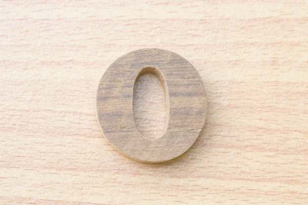 Foto 0-alfabeto lettera da vero legno.