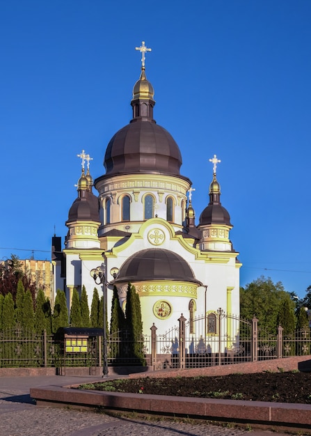 Photo 05.09.2021. kropyvnytskyi, ukraine. cathedral church of the annunciation of the most holy theotokos in kropyvnytskyi, ukraine, on a sunny spring morning