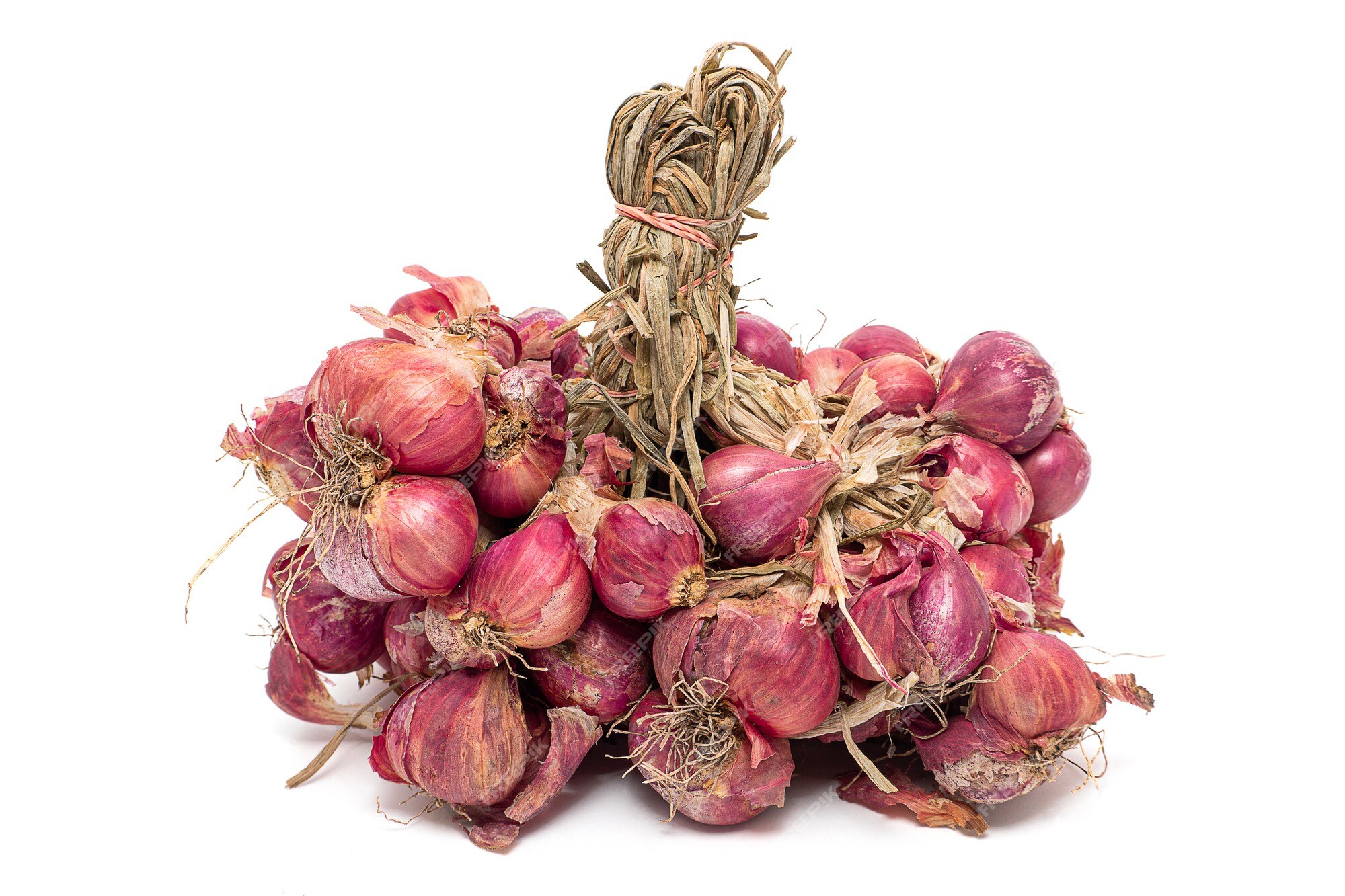 A bunch of red onions or shallots that are still fresh after being  harvested. 10972013 Stock Photo at Vecteezy