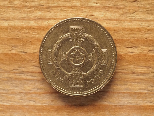 1 Pound coin reverse side showing Celtic cross with pimpernel f