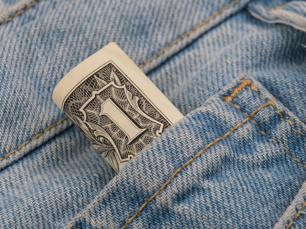 Фото 1 доллар сша в кармане джинсов