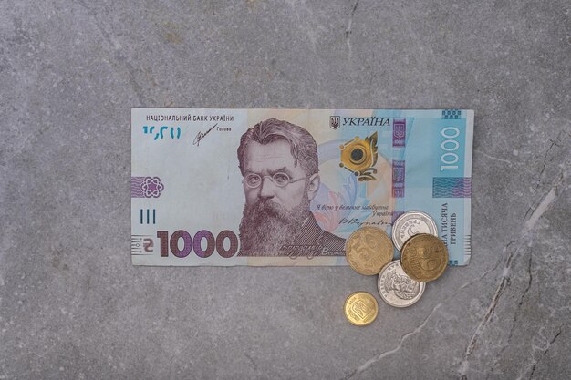 The 1000 denomination bill depicts Vernadskyi on a gray marble background