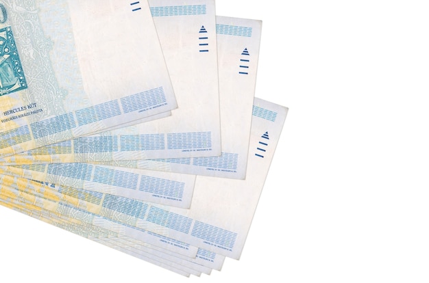 1000 Hongaarse forintbiljetten liggen in een klein bosje of pak geïsoleerd op wit. Bedrijfs- en wisselkantoorconcept