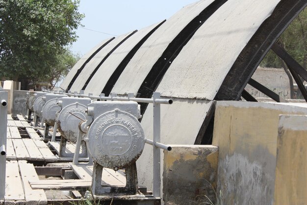 Foto un sistema di canali di irrigazione di 120 anni costruito in pakistan