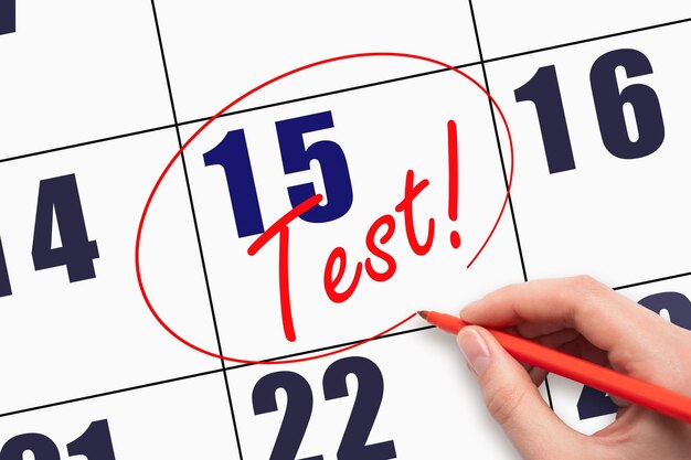 15e dag van de maand Handgeschreven tekst TEST en de kalenderdatum omcirkelen