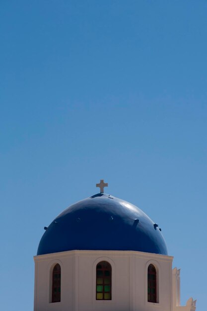 18e-eeuwse kerk en zijn opvallende blauwe koepeltoren