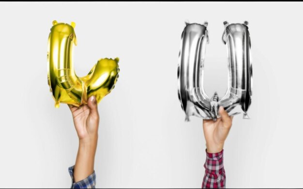 Photo 2 balloons in hand with isolated white background