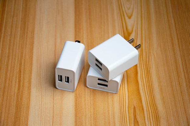 Foto 2 witte poort usb-opladersmartphone-oplader