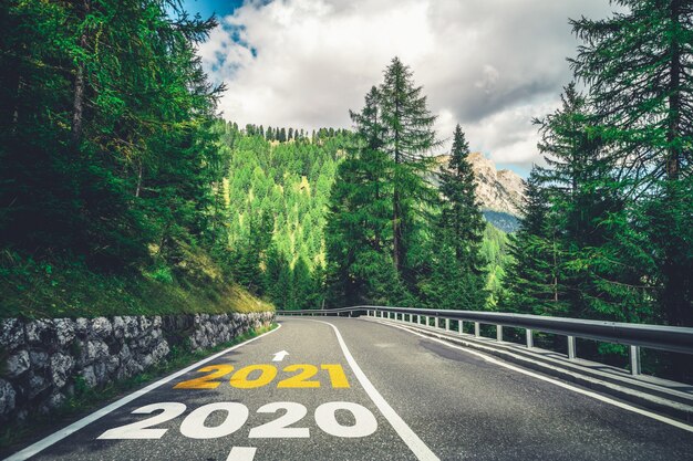 2021 New Year road trip reizen en toekomstvisie concept