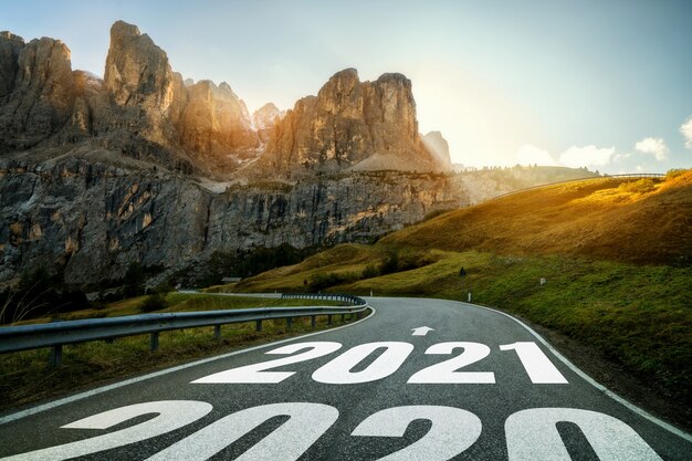 2021 New Year road trip reizen en toekomstvisie concept.