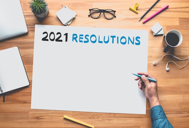 2021 resolution with hand writing on white space