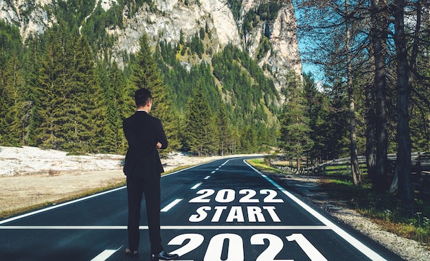 2022년 새해 여정과 미래 비전 개념