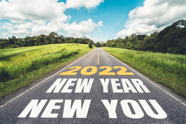 2022年の新年のロードトリップ旅行と将来のビジョンのコンセプト