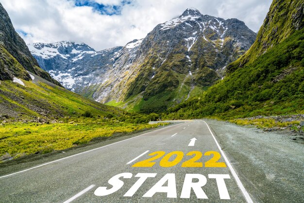 2022 Nieuwjaar road trip reizen en toekomstvisie concept