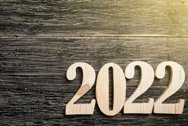 Foto 2022 op houten achtergrond. gelukkig nieuwjaar 2022