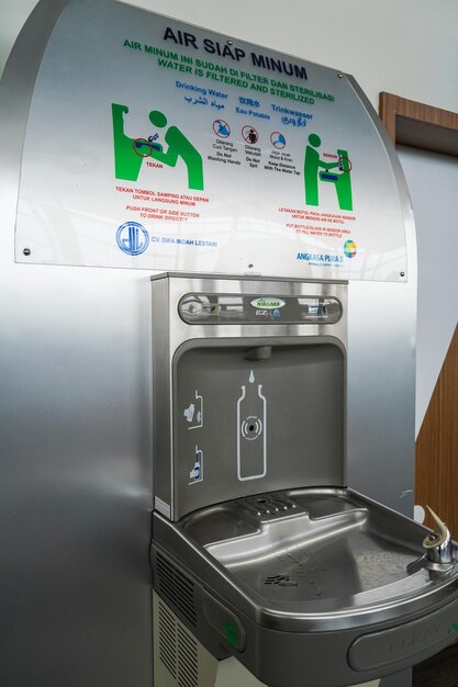 2023 Indonesië Drinkwatervulmachine voor mensen die naar de luchthaven komen Vuldispenser
