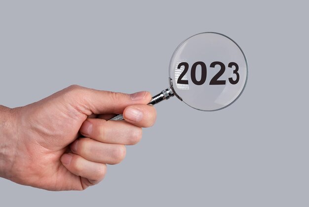 Предсказание анализа нового года 2023 через увеличительное стекло