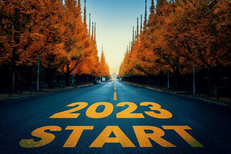 Foto 2023 nieuwjaar road trip reizen en toekomstvisie concept