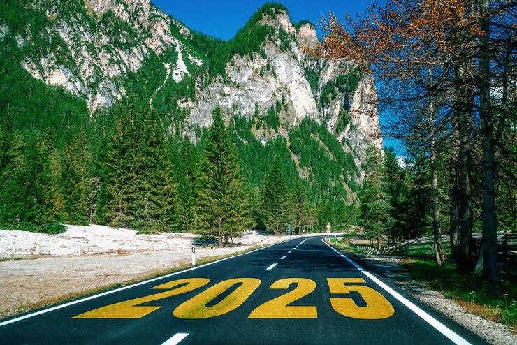 Photo 2025 年のロードトラベルと未来ビジョンのエレーションコンセプト