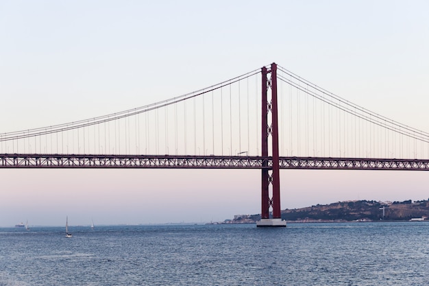 Photo the 25 de abril bridge in lisbon