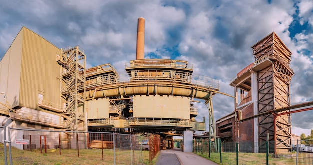2022 年 7 月 27 日 ドイツ エッセン ツォルフェラインの工業地帯で石炭のコークス化鉱山があるユネスコ記念改装された工場複合施設のパノラマ ビュー旅行のランドマーク