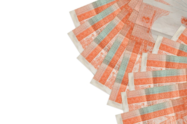 3 쿠바 페소 컨버터블 지폐 복사 공간 흰색 배경에 고립 거짓말