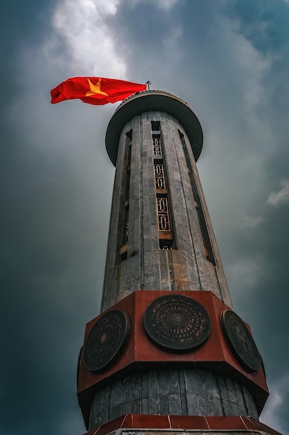 Foto 30 meter hoge lung cu vlag toren in dong van district in ha giang provincie vietnam