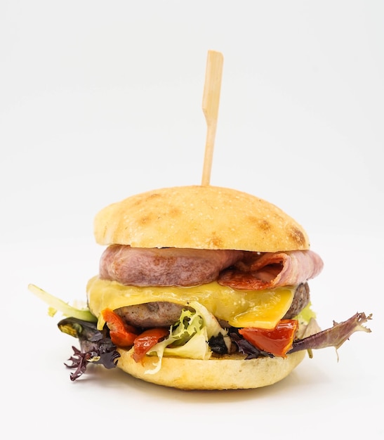 Foto hamburger gourmet da 300 libbre con formaggio cheddar