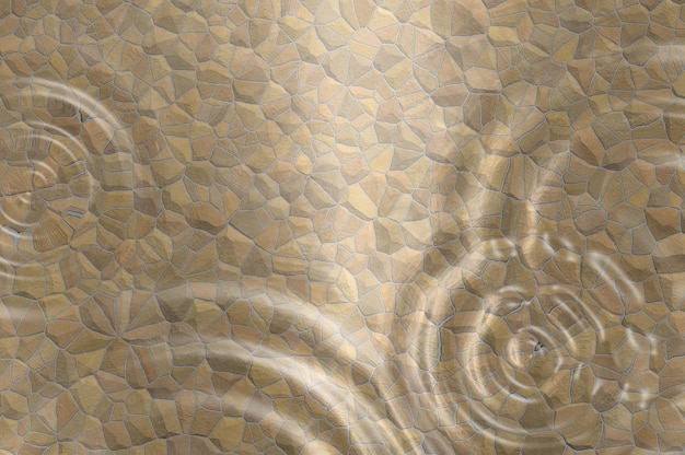 3D illustratie gele stenen zwembad achtergrond met bewegend water