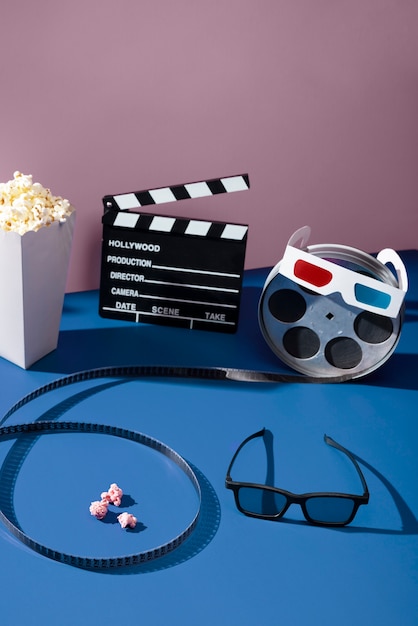 Foto occhiali da film 3d e popcorn ad angolo alto