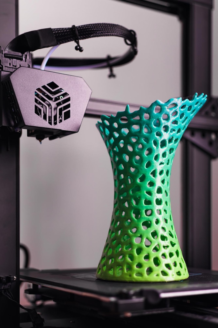 Photo 3d printing of a vase with multicolored pla filament