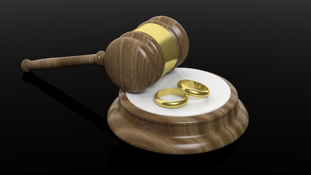 3D-weergave van houten hamer en twee gouden trouwringen geïsoleerd op zwarte achtergrond