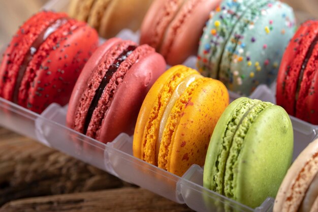 Photo 4k ultra hd closeup image of colorful traditional macaroons sweet indulgence