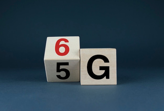 5g of 6g cubes vormen de woorden 5g of 6g internet