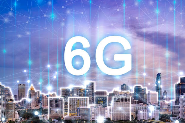 都市の背景に 6G ネットワーク デジタル ホログラムとモノのインターネット