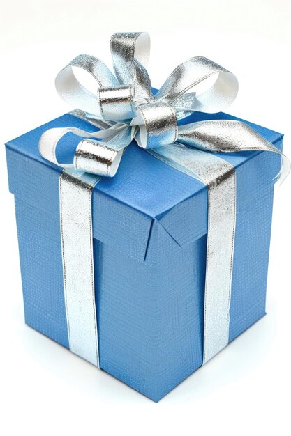 Фото Прекрасная голубая коробка для подарков с блестящей серебряной лентой идеально подходит для любого особого случая