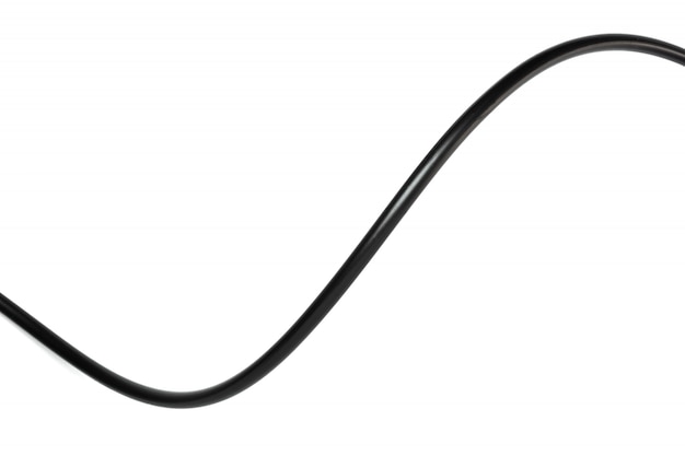 Фото Черный кабельный провод изолированный на белой абстракции предпосылки.